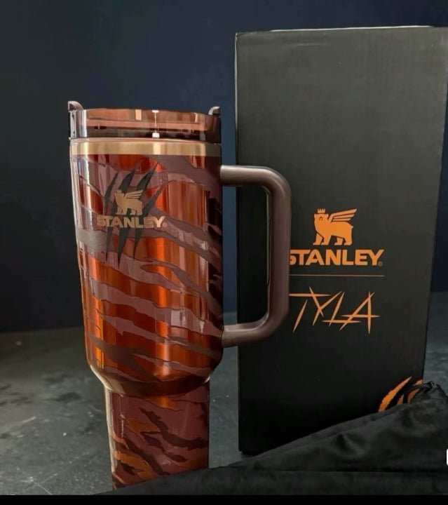 40 oz Brown Camouflage Handled Tumbler with Straw – Tiger Stripe Design